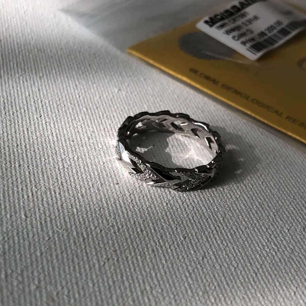 Silver Leaf-Patterned Moissanite Ring